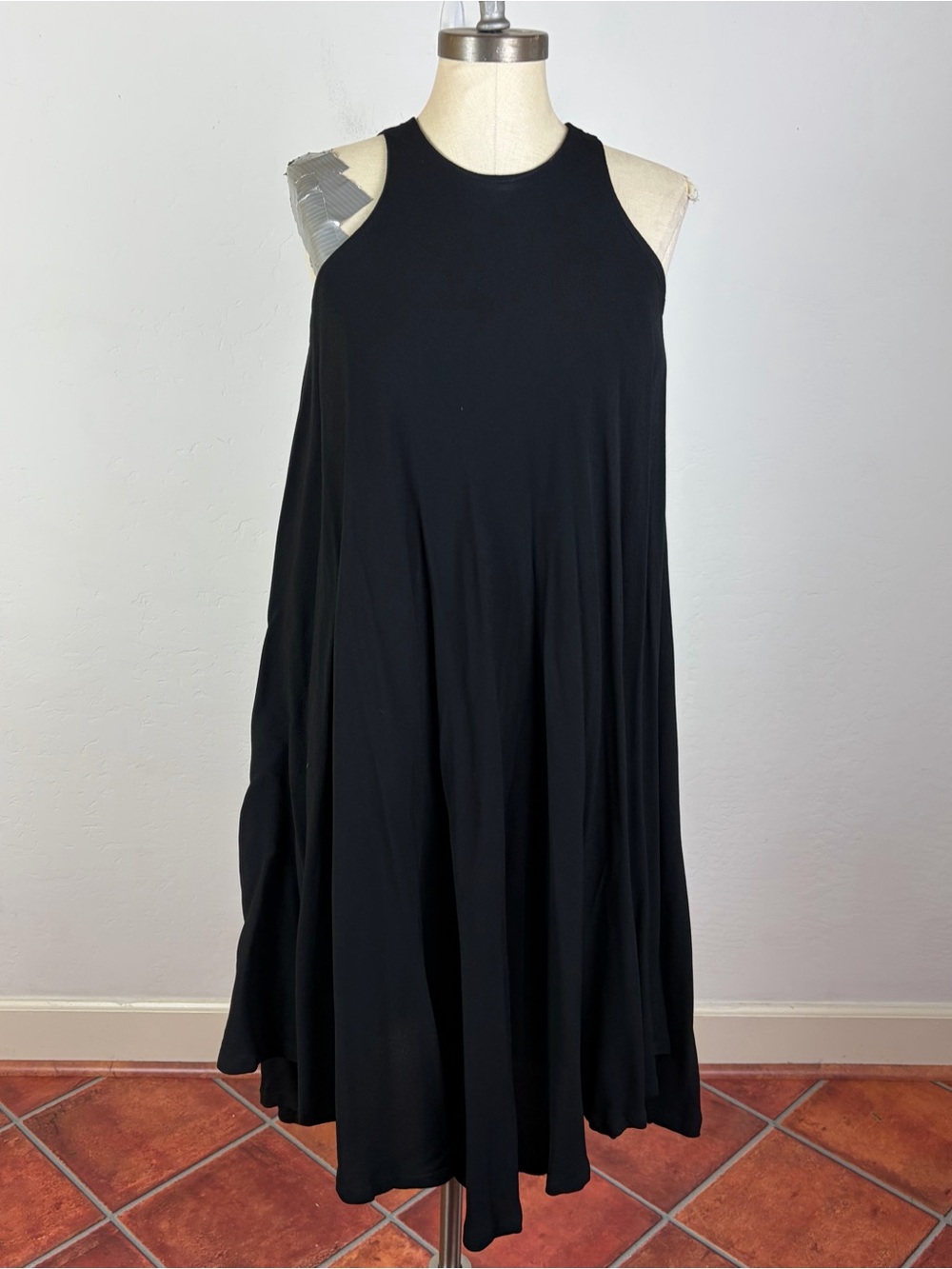 Sen Swing Sleeveless Trapeze Dress in Black